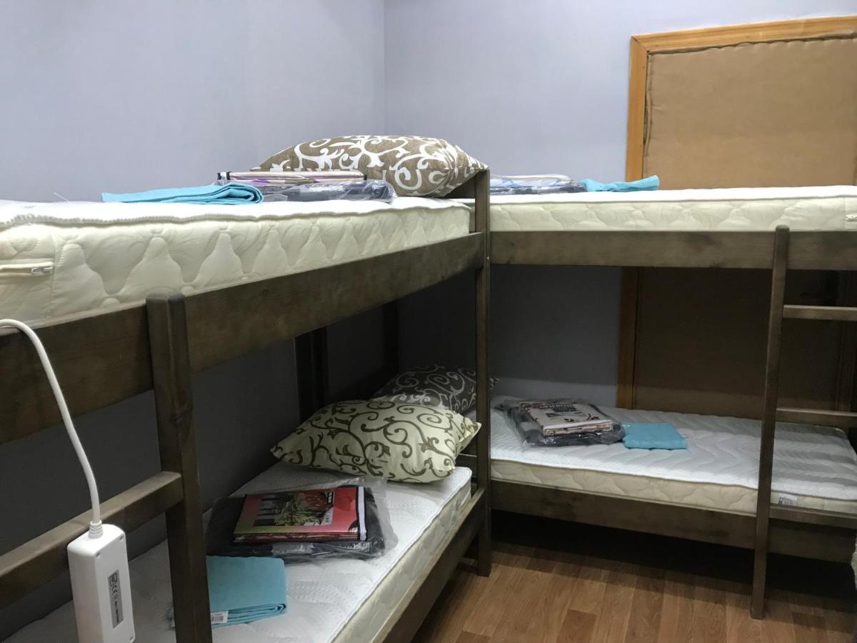 Ararat-Demeevskaya Hostel Kiev Buitenkant foto